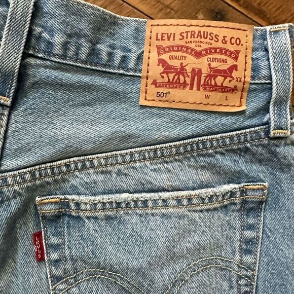 Levi 501 distressed button up cutoff W26 denim cutoff shorts - Picture 6 of 7